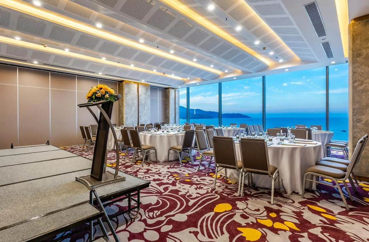 Le Sands Oceanfront Danang Hotel