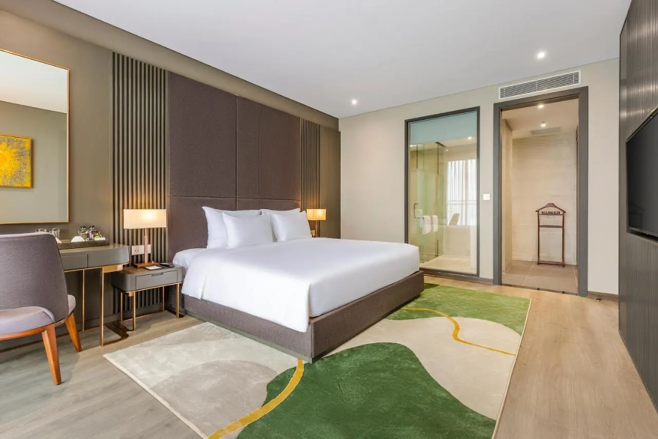 Le Sands Oceanfront Danang Hotel 4*, ダナン市