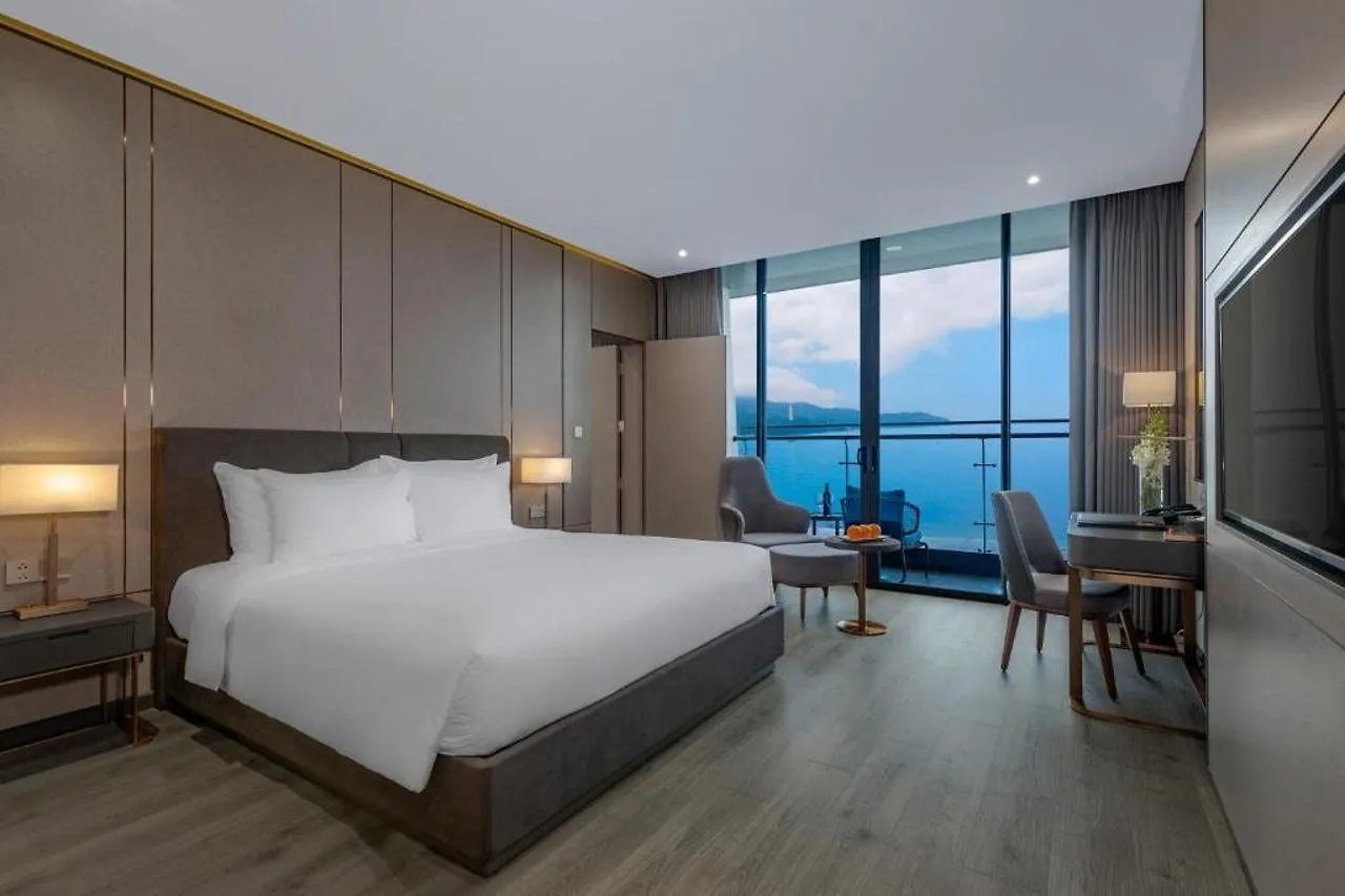 Le Sands Oceanfront Danang Hotel